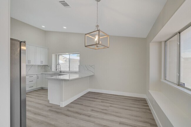 Building Photo - Remodeled Single Story, 4 Bedroom Home in Desert Shores