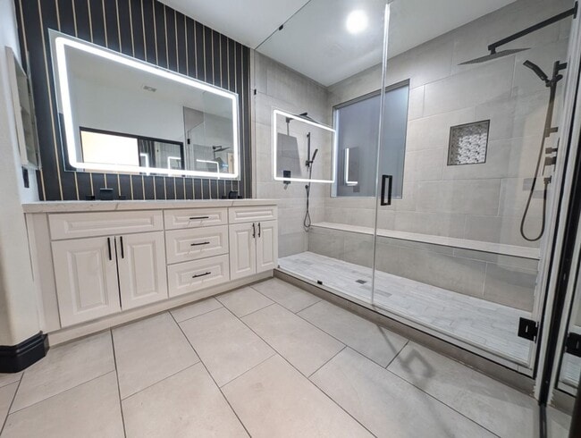 Building Photo - 11005 Salford Dr