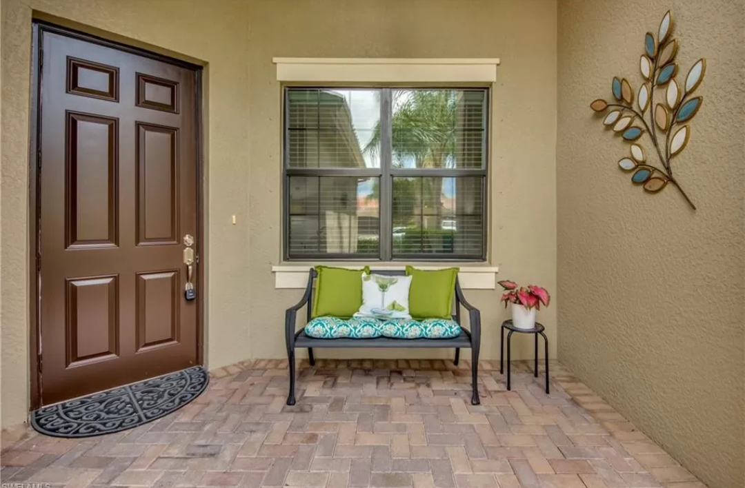 Private sitting area - 11899 Five Waters Cir