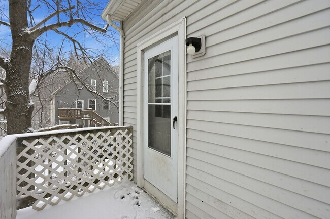 Building Photo - 315 Woronoco Rd