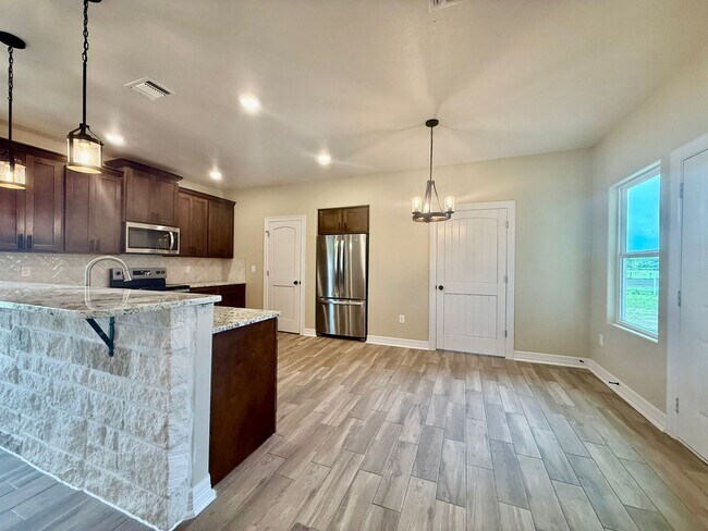 Building Photo - 1075 County Rd 678 E Natalia, TX 78059