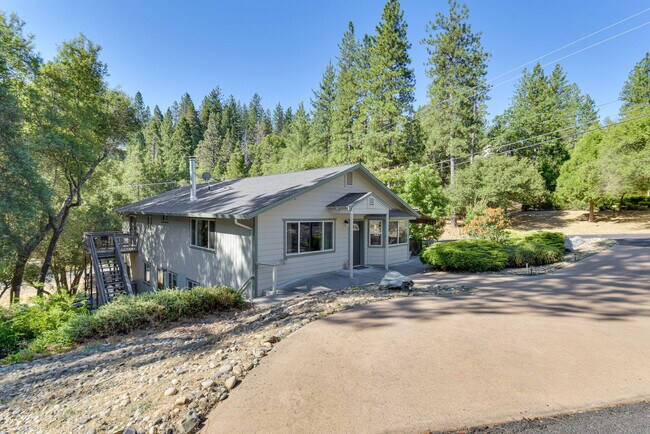 Building Photo - 12909 Mueller Dr