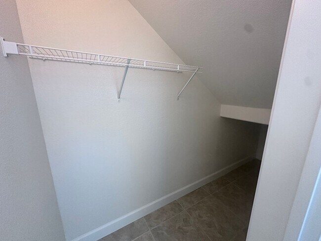 Building Photo - 10735 Ridgebrook Dr
