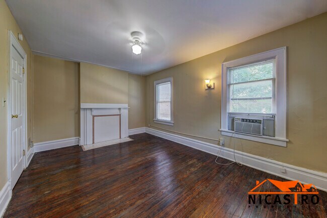 Building Photo - 1640 Indianola Ave