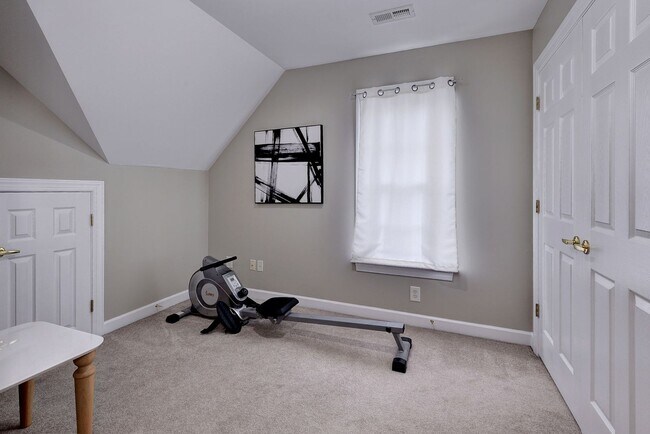 Building Photo - Spacious 5BR/4BA Home in Yorktown – Convenient Location and Comfortable Living