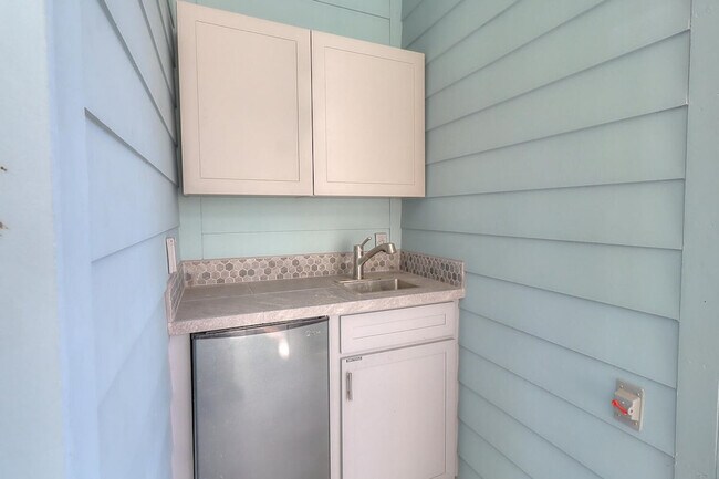 Building Photo - 1624 Eleventh Street-SI ID1023226P