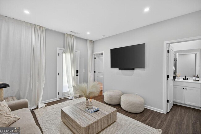 Building Photo - 1445 Creekside Cir NW