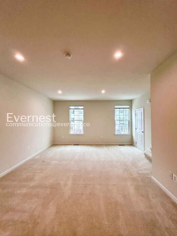Building Photo - 8808 Stevenson Ln