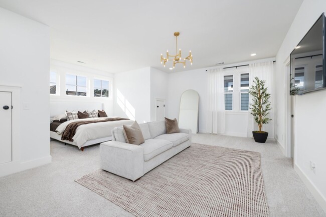Building Photo - Now available in the highly desirable Lockwood Glen community in Franklin