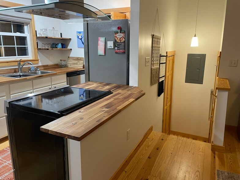 Building Photo - 106 Quail Run