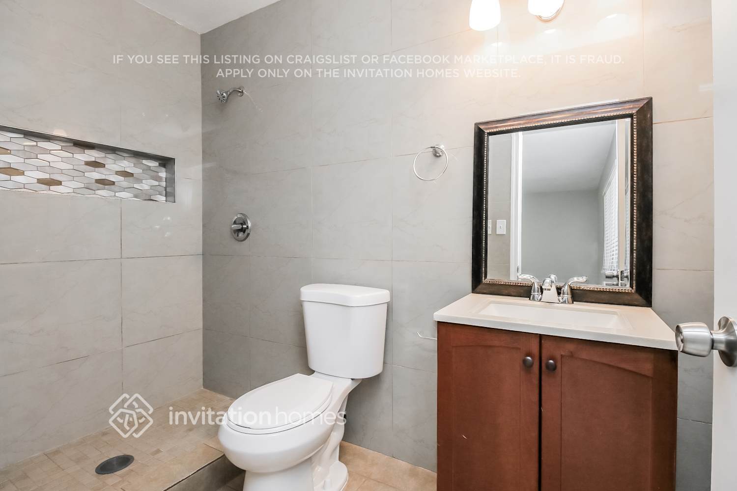 Building Photo - 2320 E Holmes Ave