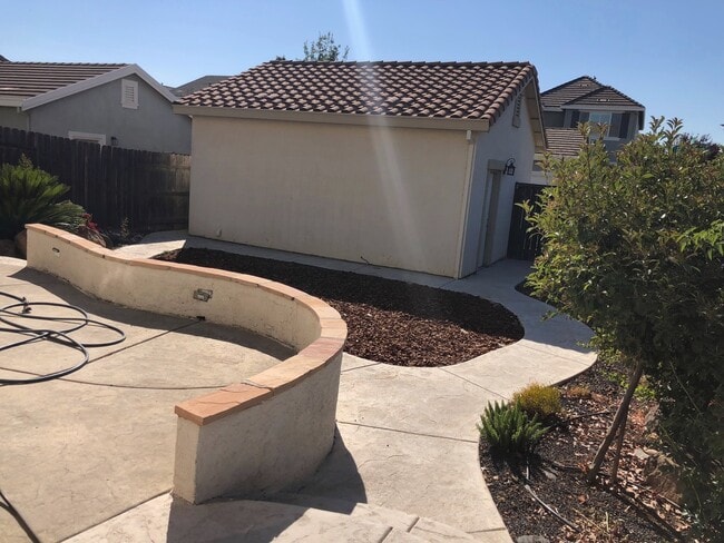 Building Photo - Beautiful 3 B/D 2.5 BA House in Roseville-COMING VERY SOON! ACT FAST AND APPLY NOW AS THIS PROPER...