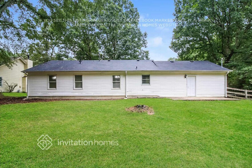 Building Photo - 2062 Red Rose Ln