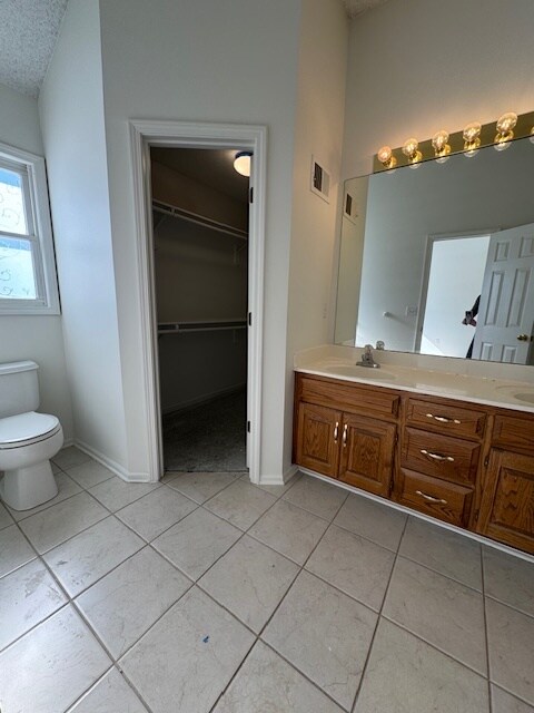 Primary Bath & Walk-in Closet - 13935 W 150th Ct