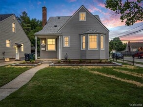 Building Photo - 1027 S Wilson Ave