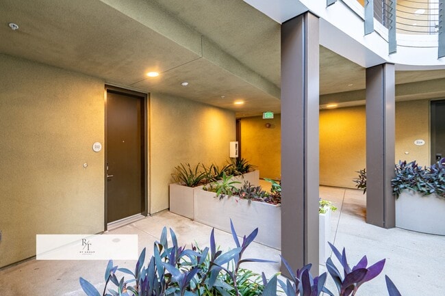 Building Photo - Modern 1-Bedroom Condo with Rooftop Amenities in Pasadena