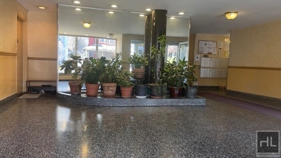 Building Photo - BRIGHT AND  LARGE 2  BEDROOMS RUGBY ROAD/P...