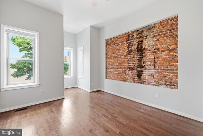 Building Photo - 914 N St NW