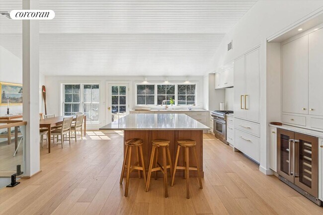 Building Photo - 25 Lamb Ave