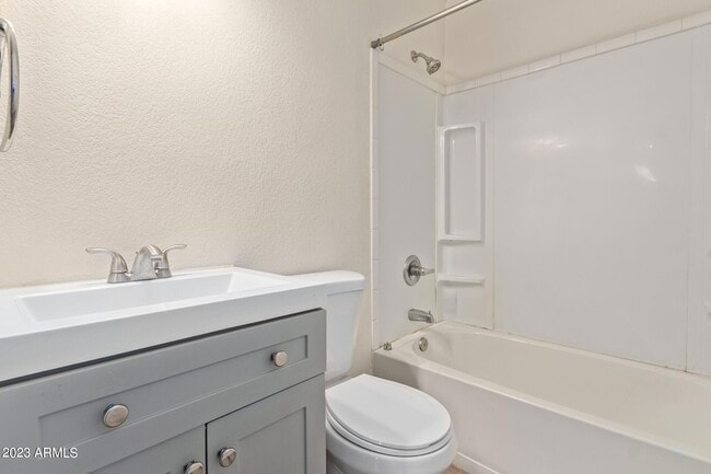 Building Photo - 2633 W Ocotillo Rd