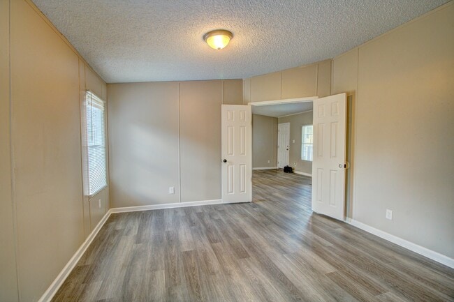 Building Photo - 106 7 Hawks Trail