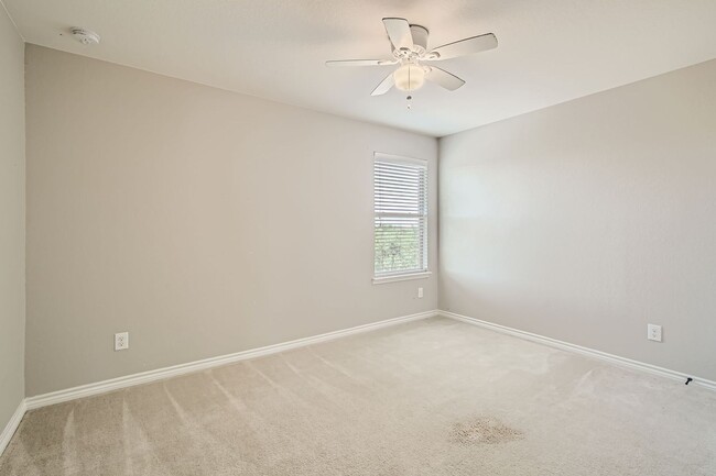 Building Photo - Charming 3 Bedroom Home Near