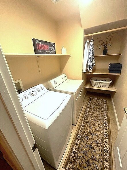 Building Photo - 81 Dow Jones St