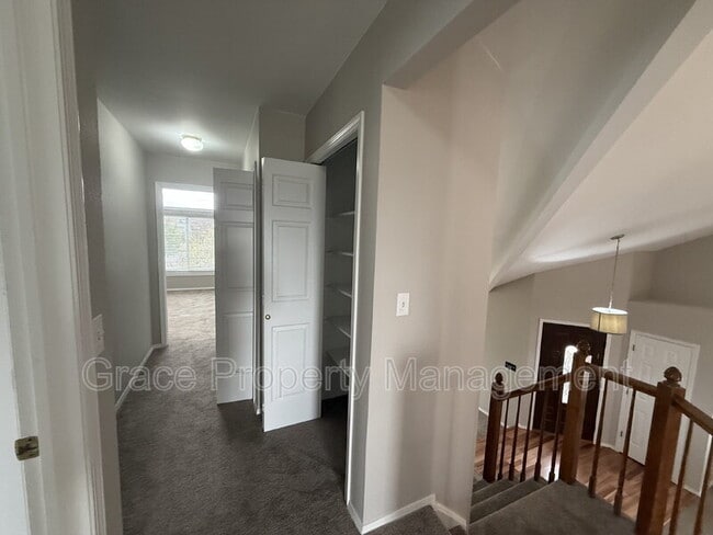 Building Photo - 10924 W 100th Dr