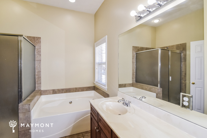Building Photo - 604 Castle Brook Dr