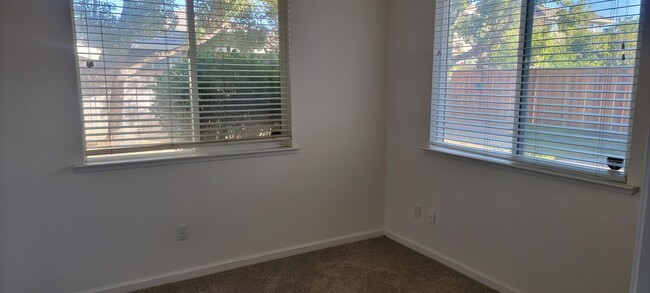 Building Photo - Natomas Park 5 bedroom 3 full bath home av...