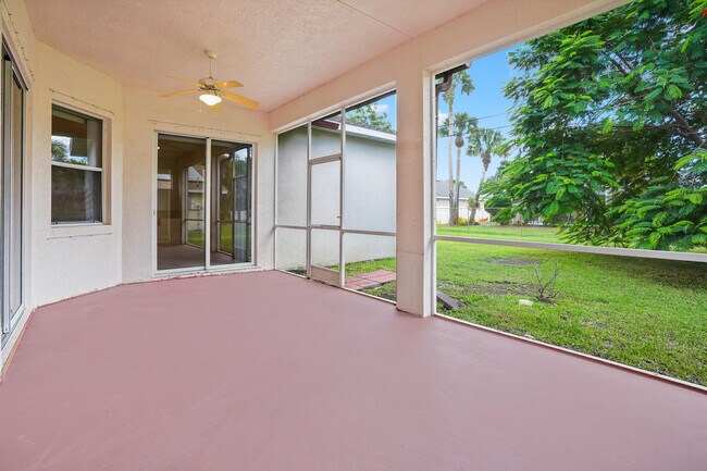 Building Photo - 1092 SW Majorca Ave