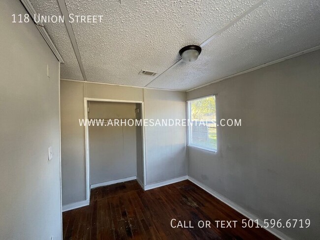 Building Photo - Move In Today for $249|118 Union St | 3 Be...