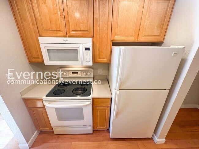 Building Photo - 320 N Civic Dr