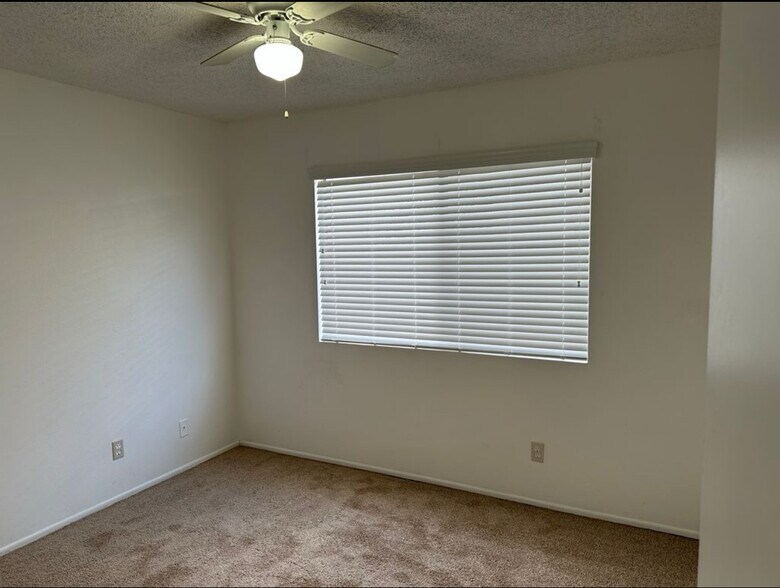 Building Photo - 1602 Viola Pl