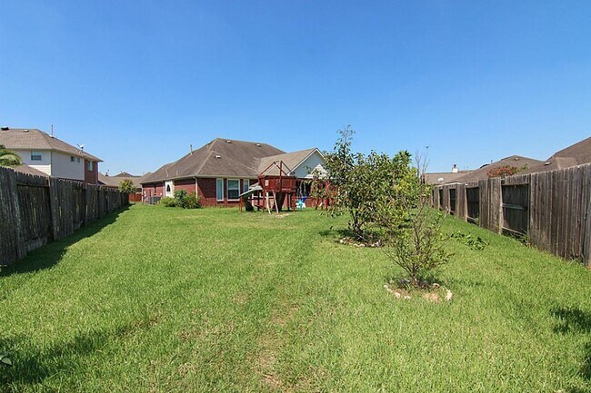 Building Photo - 2758 Laguna Pointe Dr