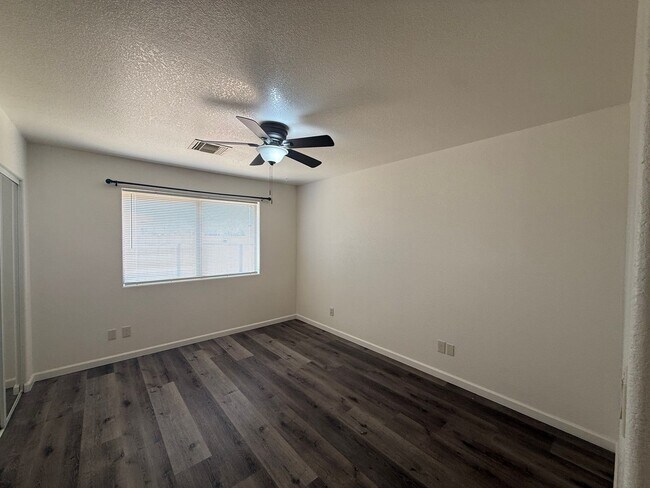 Building Photo - 3551 N Verdugo Rd