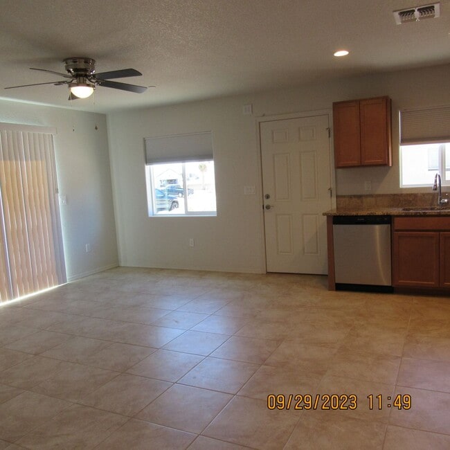 Building Photo - 2495 Palisades Dr