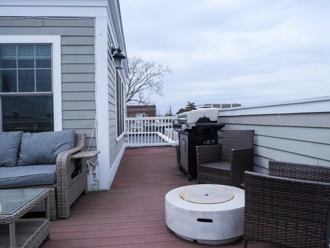 Building Photo - 161 Tudor St