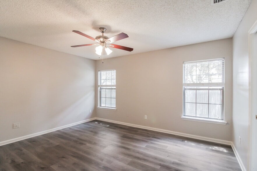 Building Photo - 13967 Ridgewick Dr