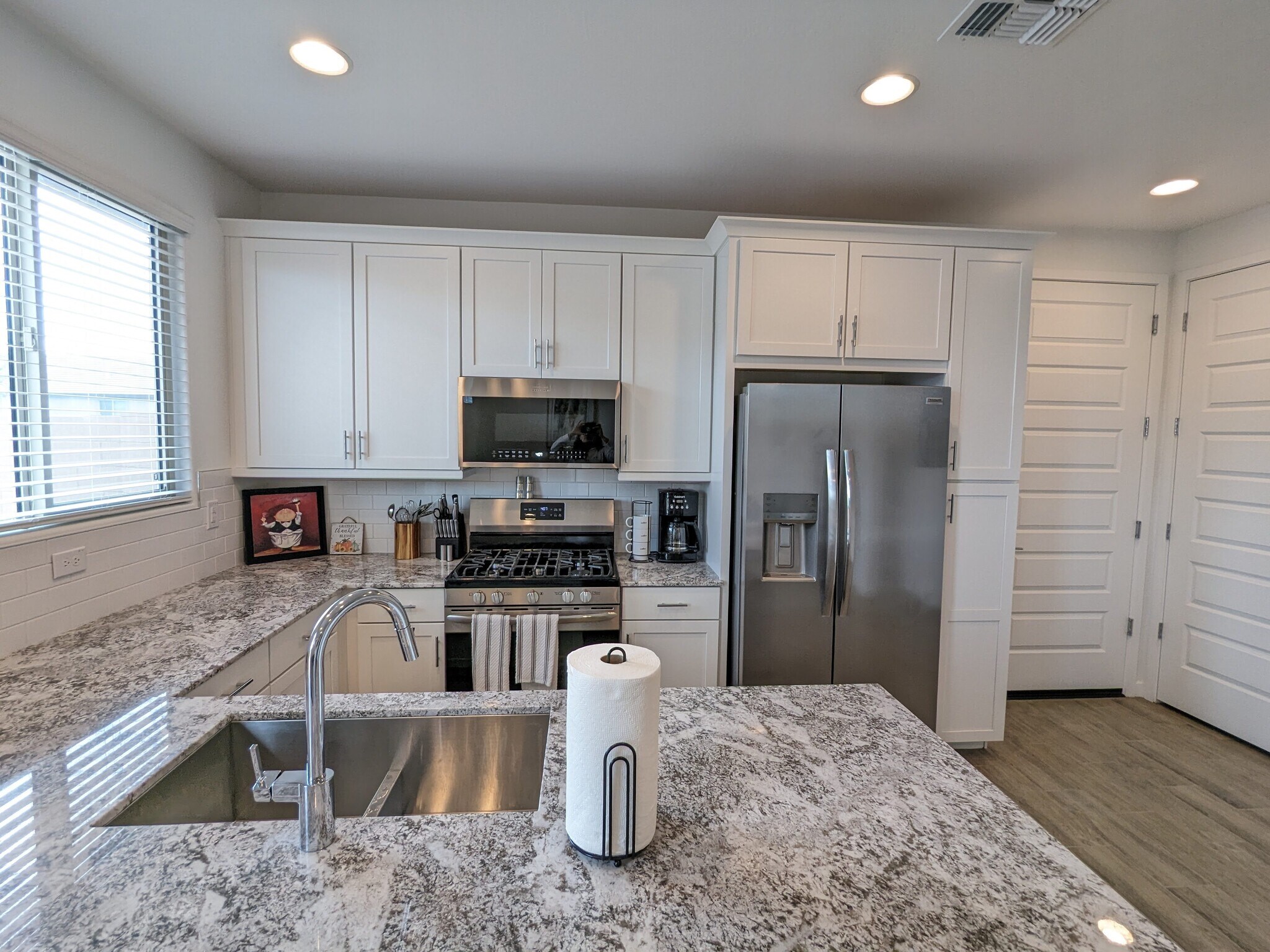 Building Photo - 2561 N Casa Grande Ave