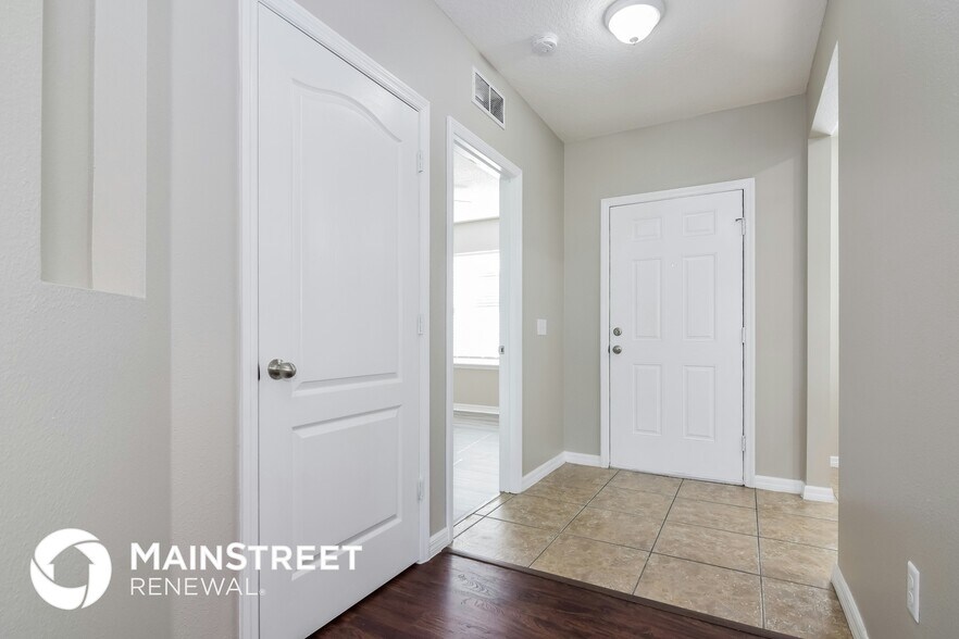 Building Photo - 6823 Glenbrook Dr