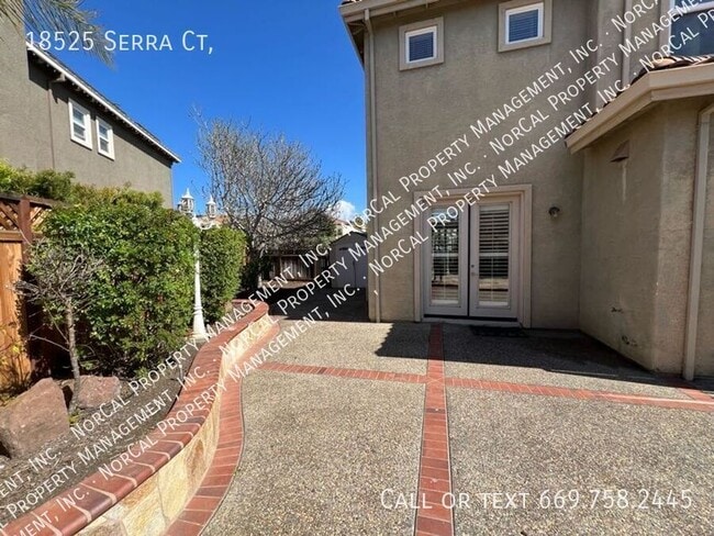 Building Photo - 18525 Serra Ct