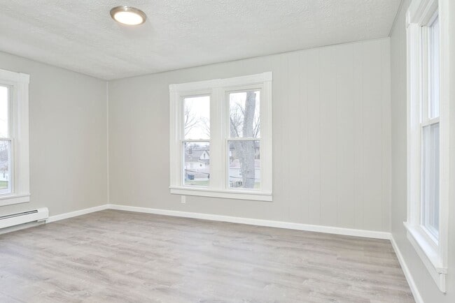 Building Photo - RENTALS AVAILABLE IN NILES