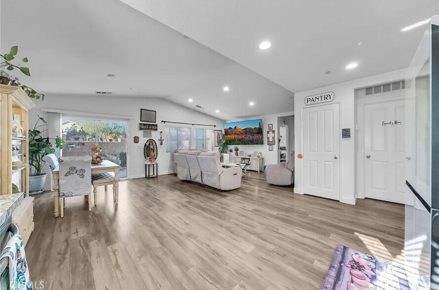 Building Photo - 29427 Linden Pl