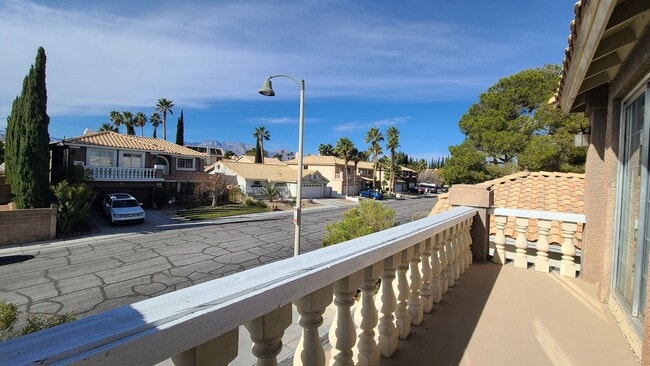 Building Photo - 2 Story home with 4 Bedrooms