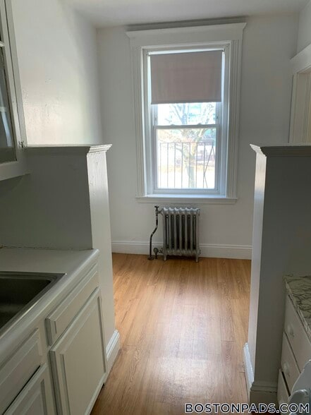 Building Photo - 235 Park Dr