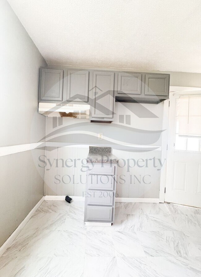 Building Photo - Crestline Home Available Now