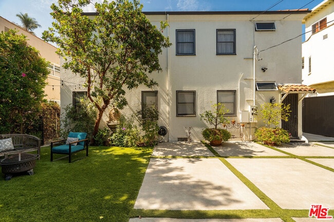 Building Photo - 144 S Orange Dr