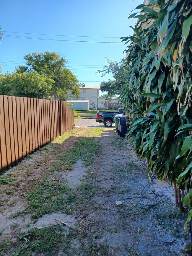 Building Photo - 2508 N Avenida Republica de Cuba