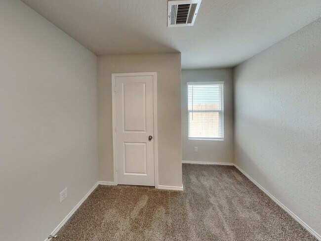 Building Photo - 10511 Varmus Dr